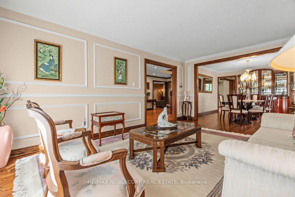 Photo 7 of 256 Airdrie Drive, Vaughan, East Woodbridge — HOMEH