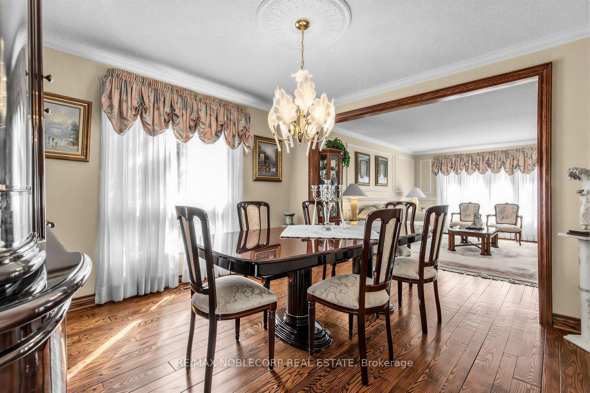Photo 10 of 256 Airdrie Drive, Vaughan, East Woodbridge — HOMEH