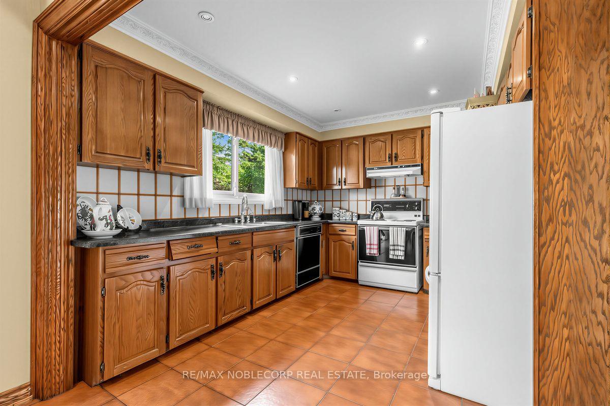 Photo 13 of 256 Airdrie Drive, Vaughan, East Woodbridge — HOMEH
