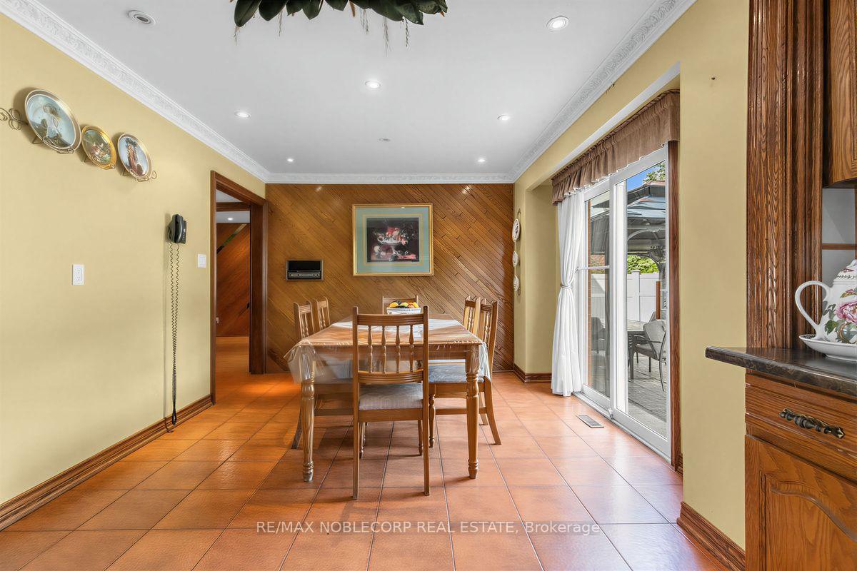 Photo 15 of 256 Airdrie Drive, Vaughan, East Woodbridge — HOMEH