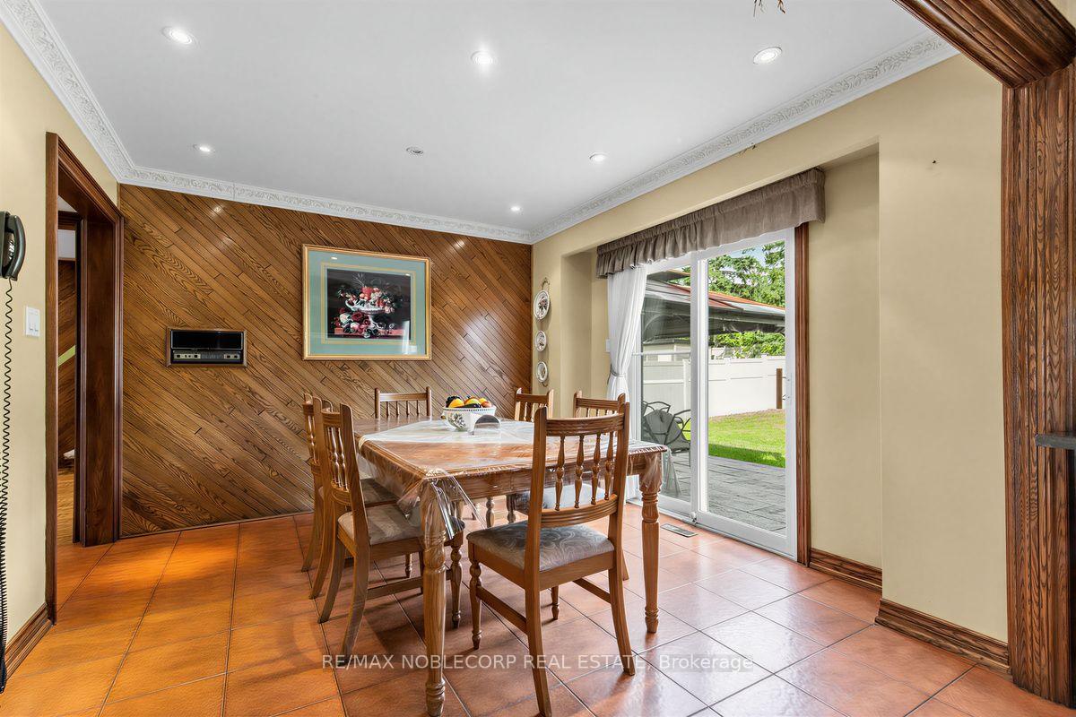 Photo 16 of 256 Airdrie Drive, Vaughan, East Woodbridge — HOMEH