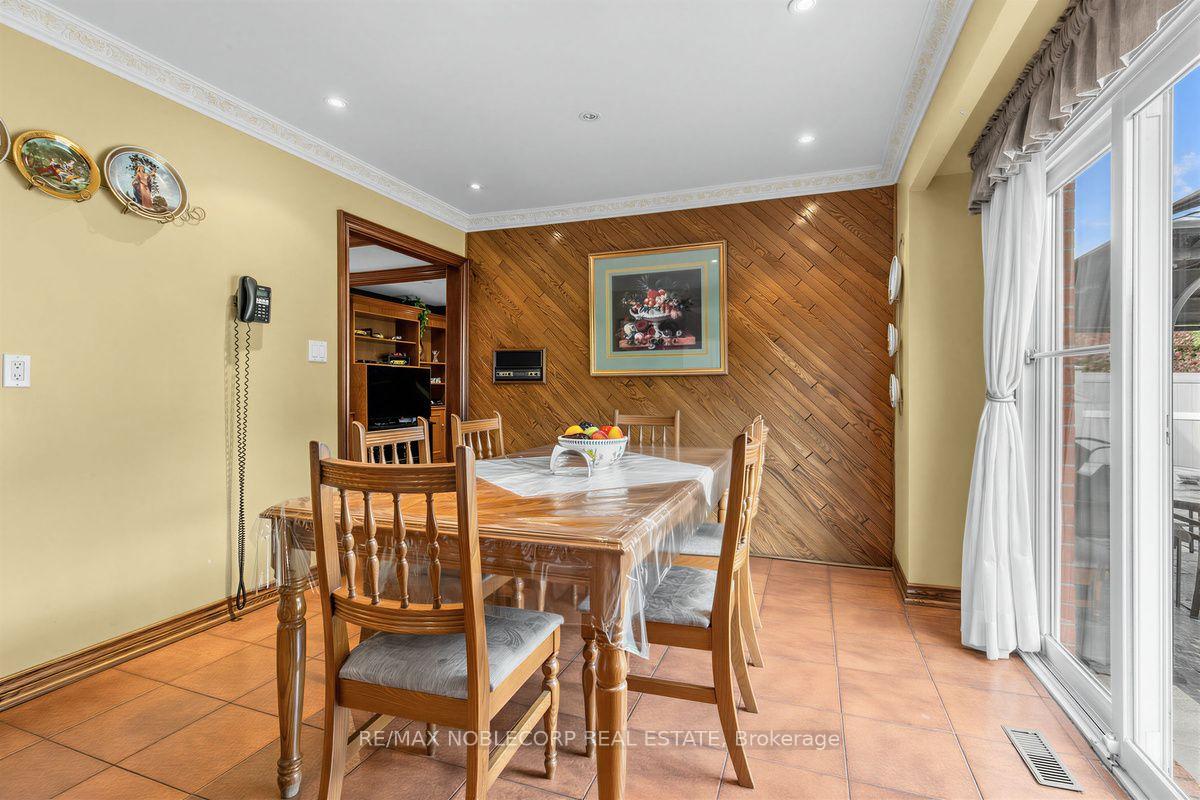 Photo 17 of 256 Airdrie Drive, Vaughan, East Woodbridge — HOMEH