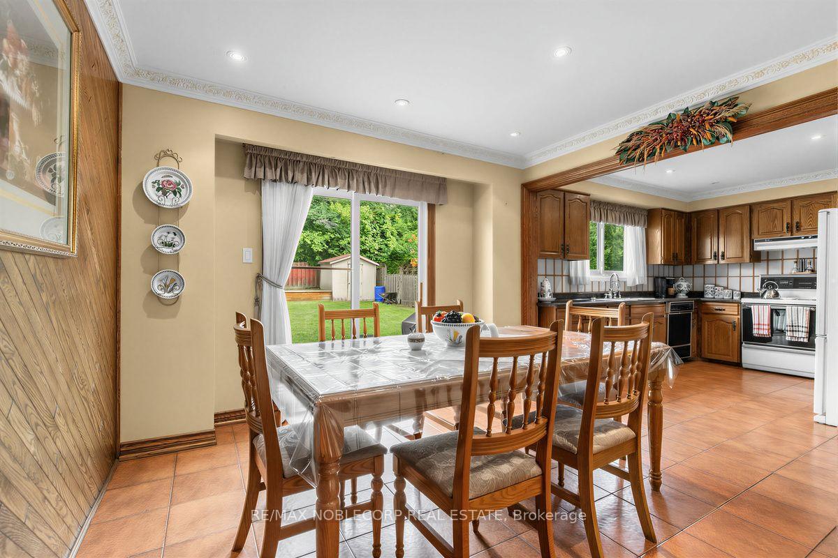 Photo 18 of 256 Airdrie Drive, Vaughan, East Woodbridge — HOMEH