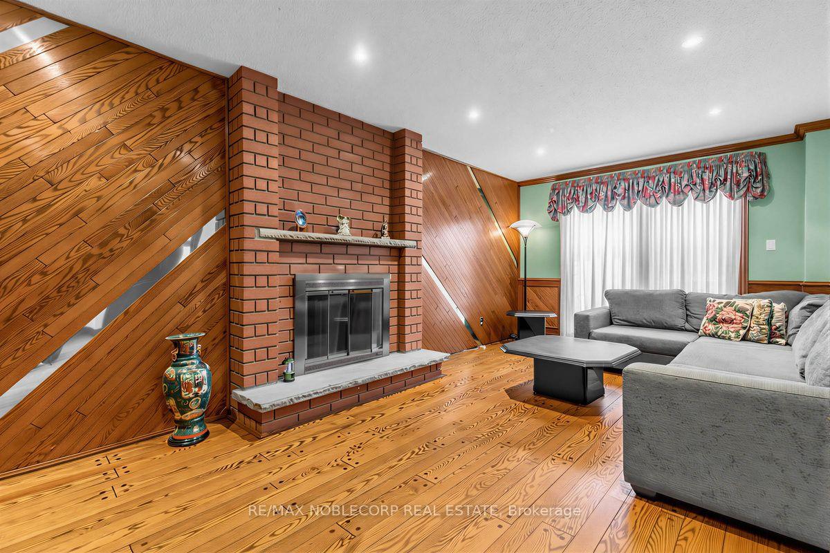 Photo 19 of 256 Airdrie Drive, Vaughan, East Woodbridge — HOMEH
