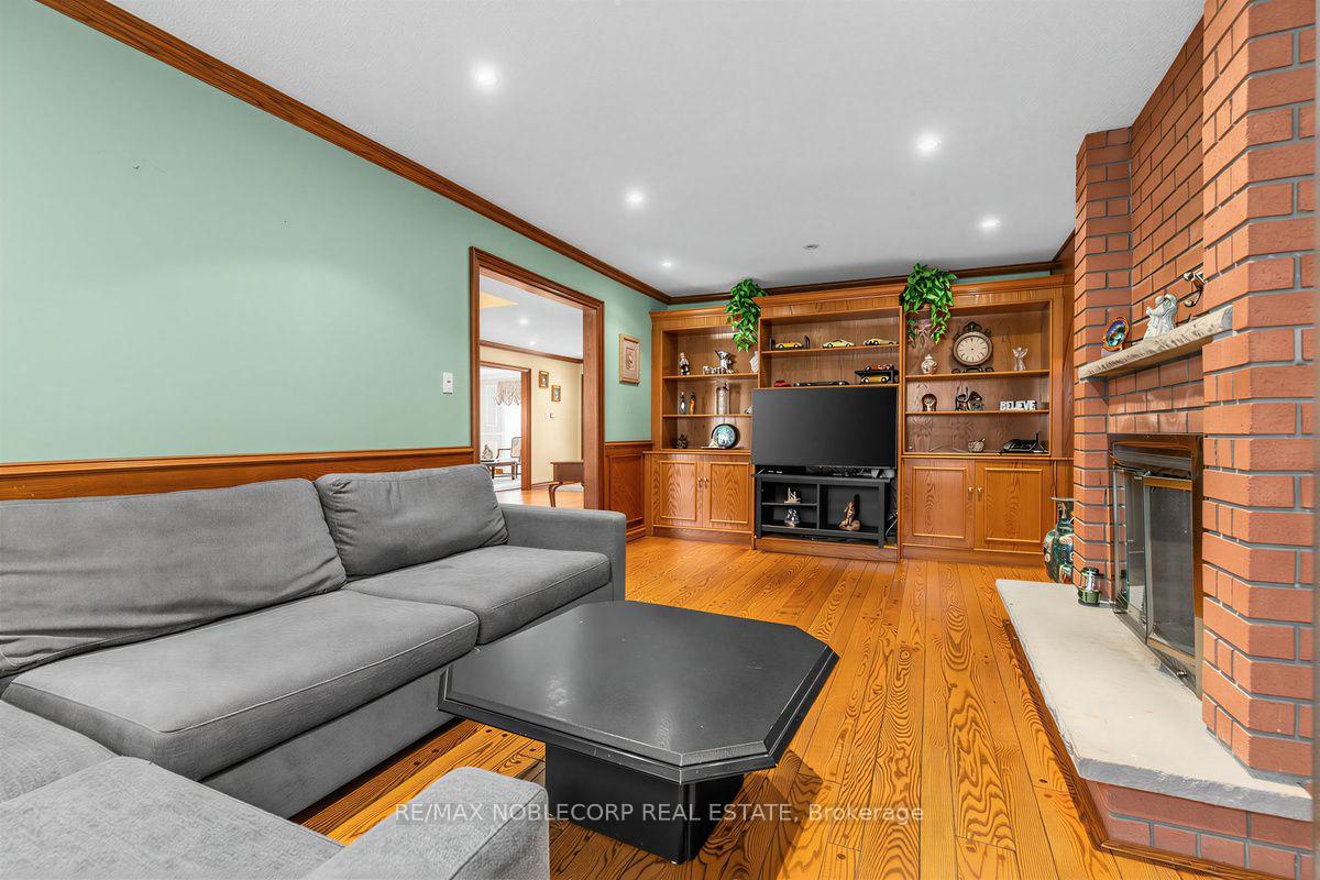 Photo 21 of 256 Airdrie Drive, Vaughan, East Woodbridge — HOMEH