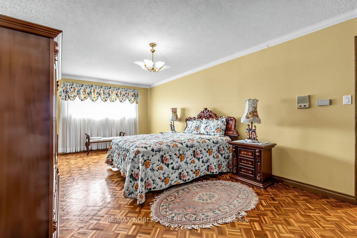 Photo 25 of 256 Airdrie Drive, Vaughan, East Woodbridge — HOMEH