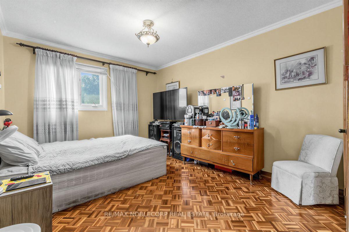 Photo 32 of 256 Airdrie Drive, Vaughan, East Woodbridge — HOMEH