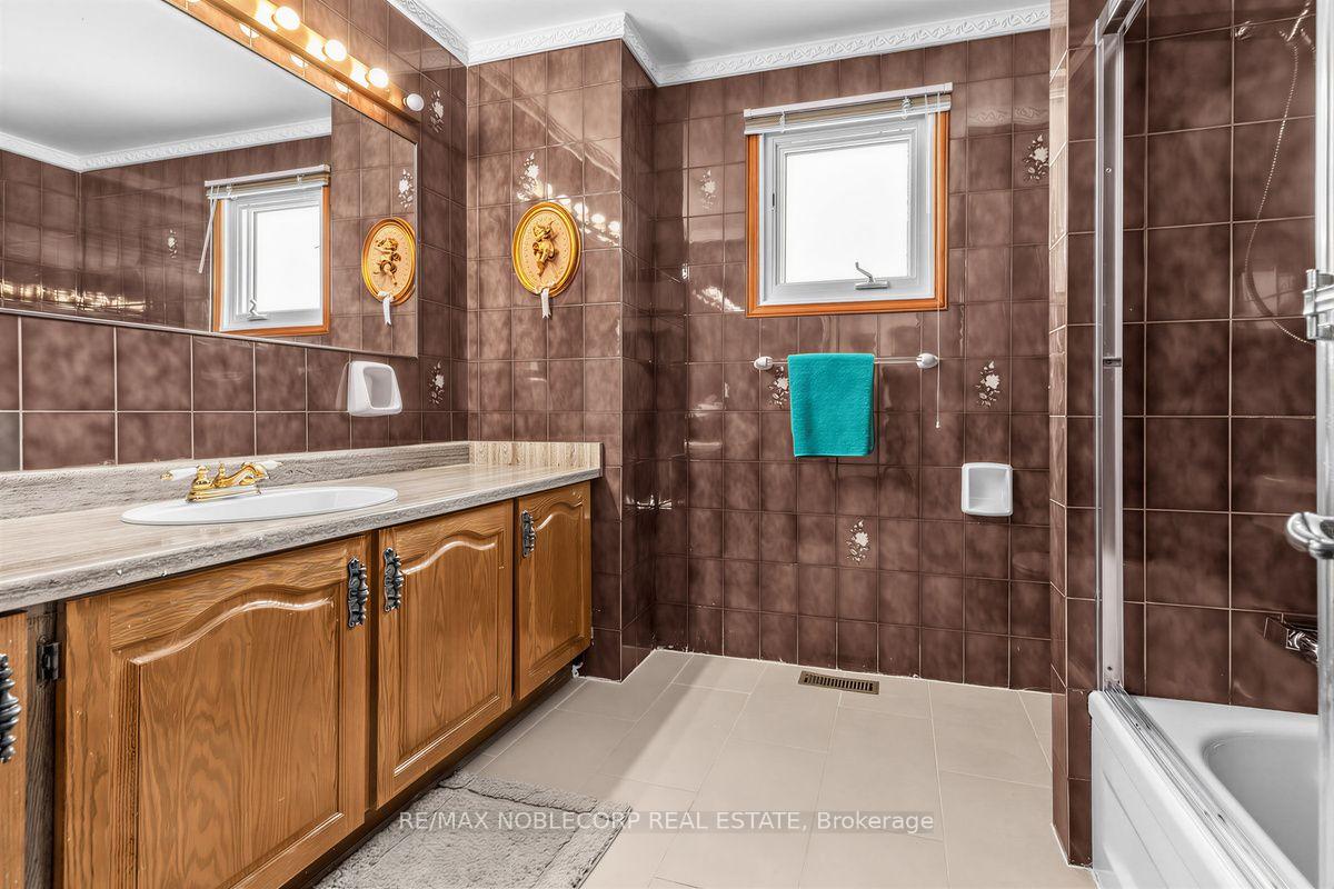 Photo 36 of 256 Airdrie Drive, Vaughan, East Woodbridge — HOMEH