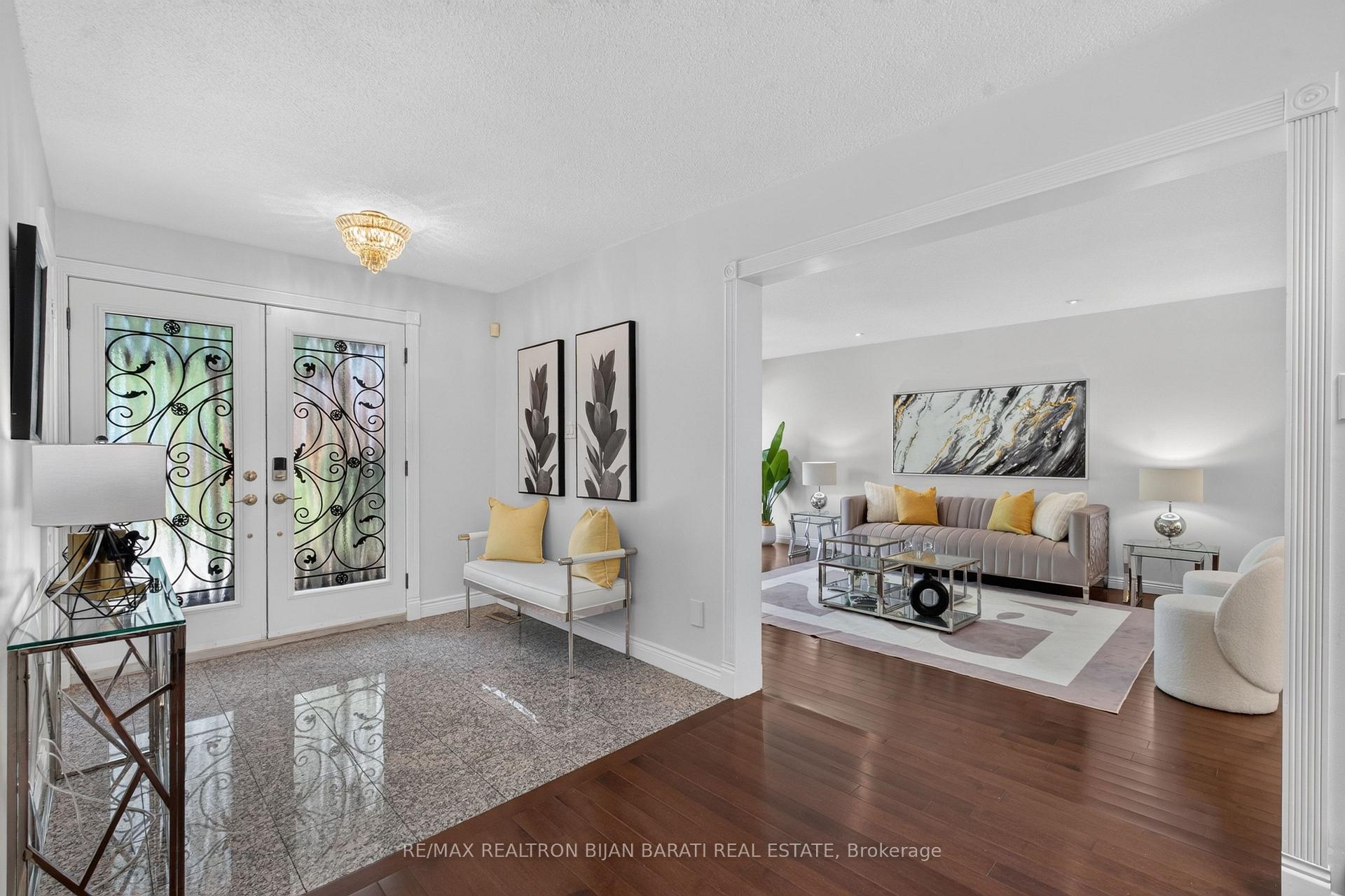 Photo 3 of 26 Saddletree Drive, North York, Bayview Woods-Steeles — HOMEH
