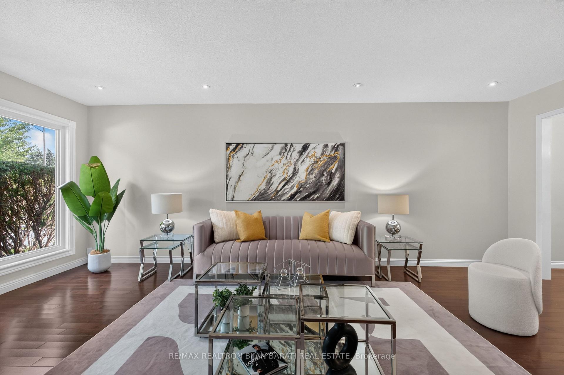 Photo 8 of 26 Saddletree Drive, North York, Bayview Woods-Steeles — HOMEH