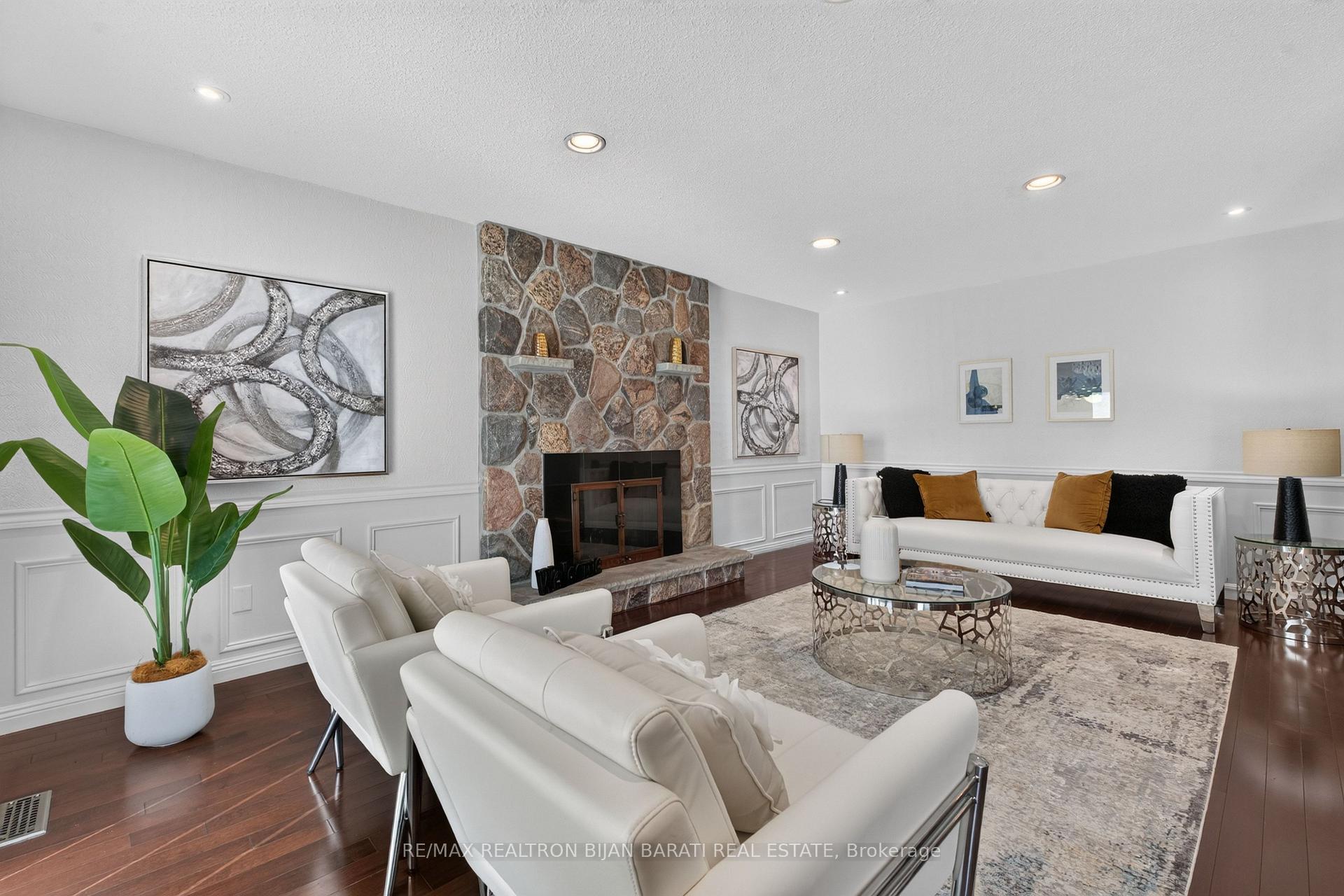 Photo 13 of 26 Saddletree Drive, North York, Bayview Woods-Steeles — HOMEH