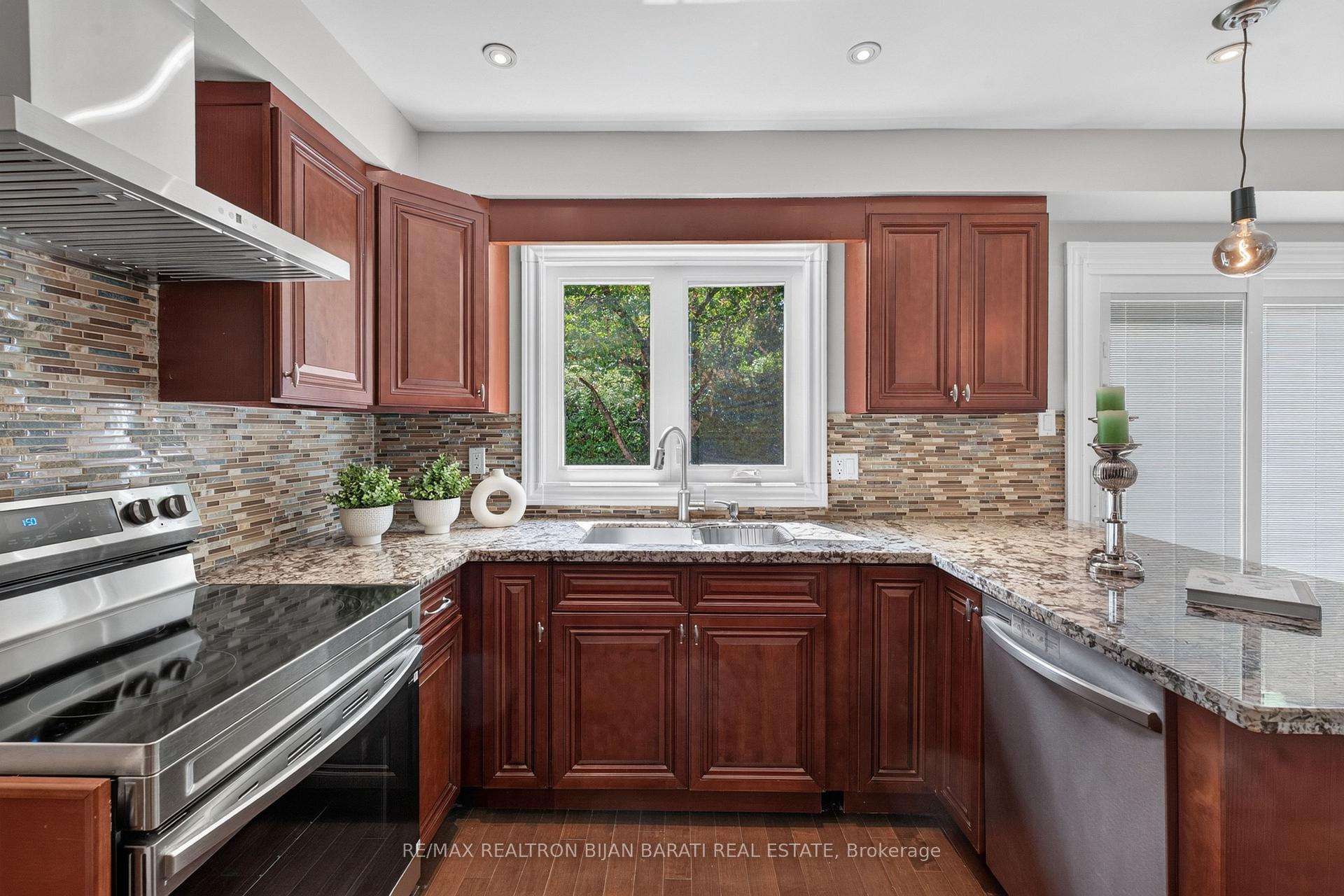 Photo 27 of 26 Saddletree Drive, North York, Bayview Woods-Steeles — HOMEH