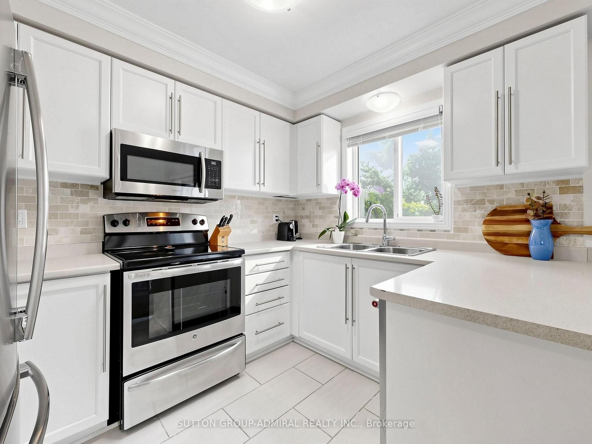 Photo 10 of 12 Elderbrook Crescent, Vaughan, Patterson — HOMEH