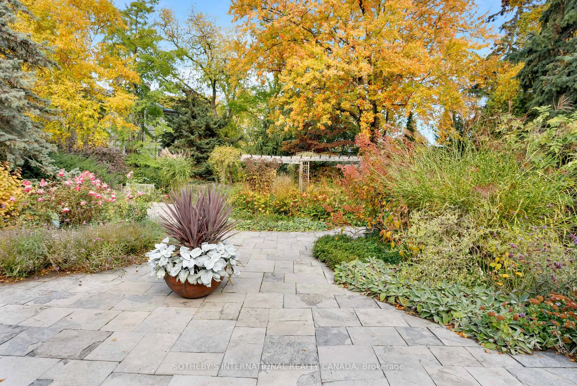 Photo 4 of Unit 947, 21 Dale Avenue, Toronto, Rosedale-Moore Park — HOMEH