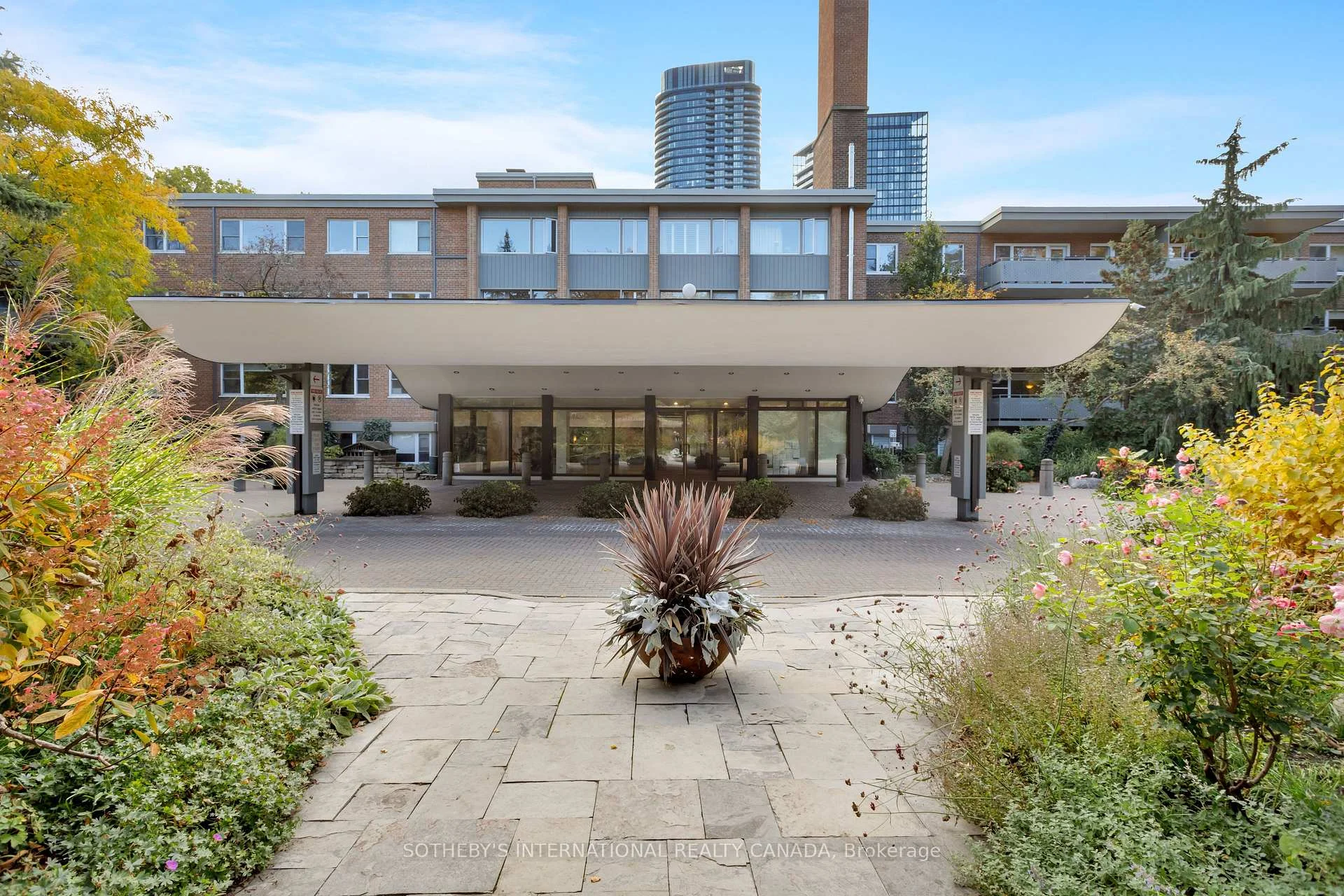 Photo 6 of Unit 947, 21 Dale Avenue, Toronto, Rosedale-Moore Park — HOMEH
