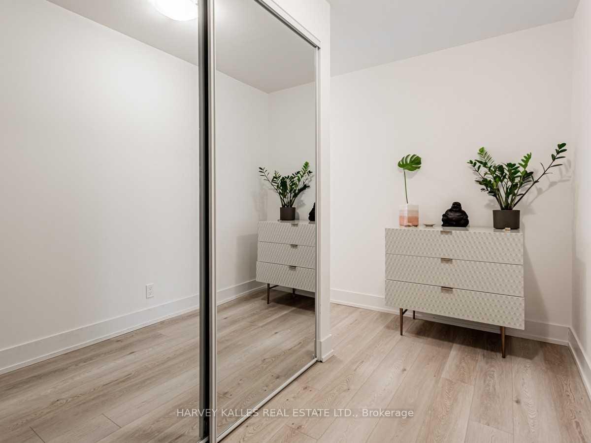 Photo 4 of Unit 1602, 11 Lillian Street, Toronto, Mount Pleasant West — HOMEH