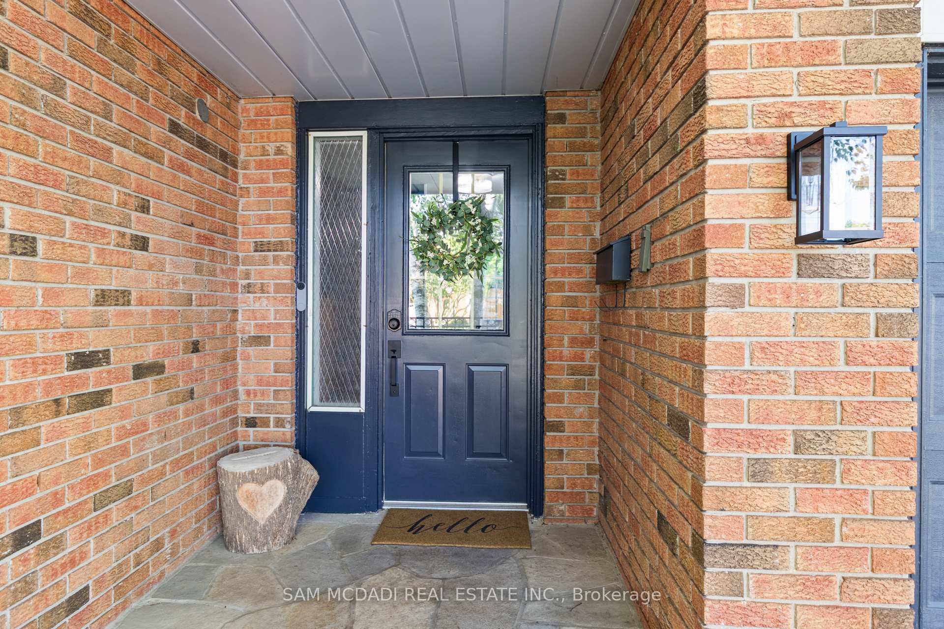 Photo 4 of 32 Milverton Close, Hamilton, Waterdown — HOMEH