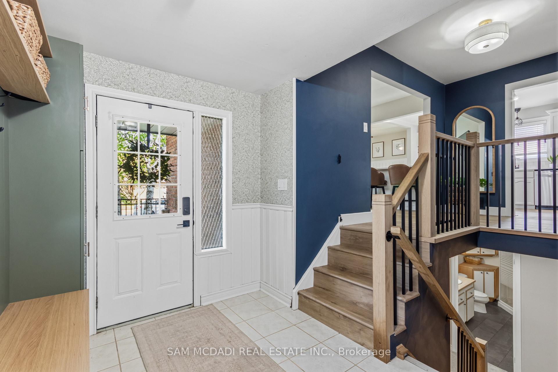 Photo 6 of 32 Milverton Close, Hamilton, Waterdown — HOMEH