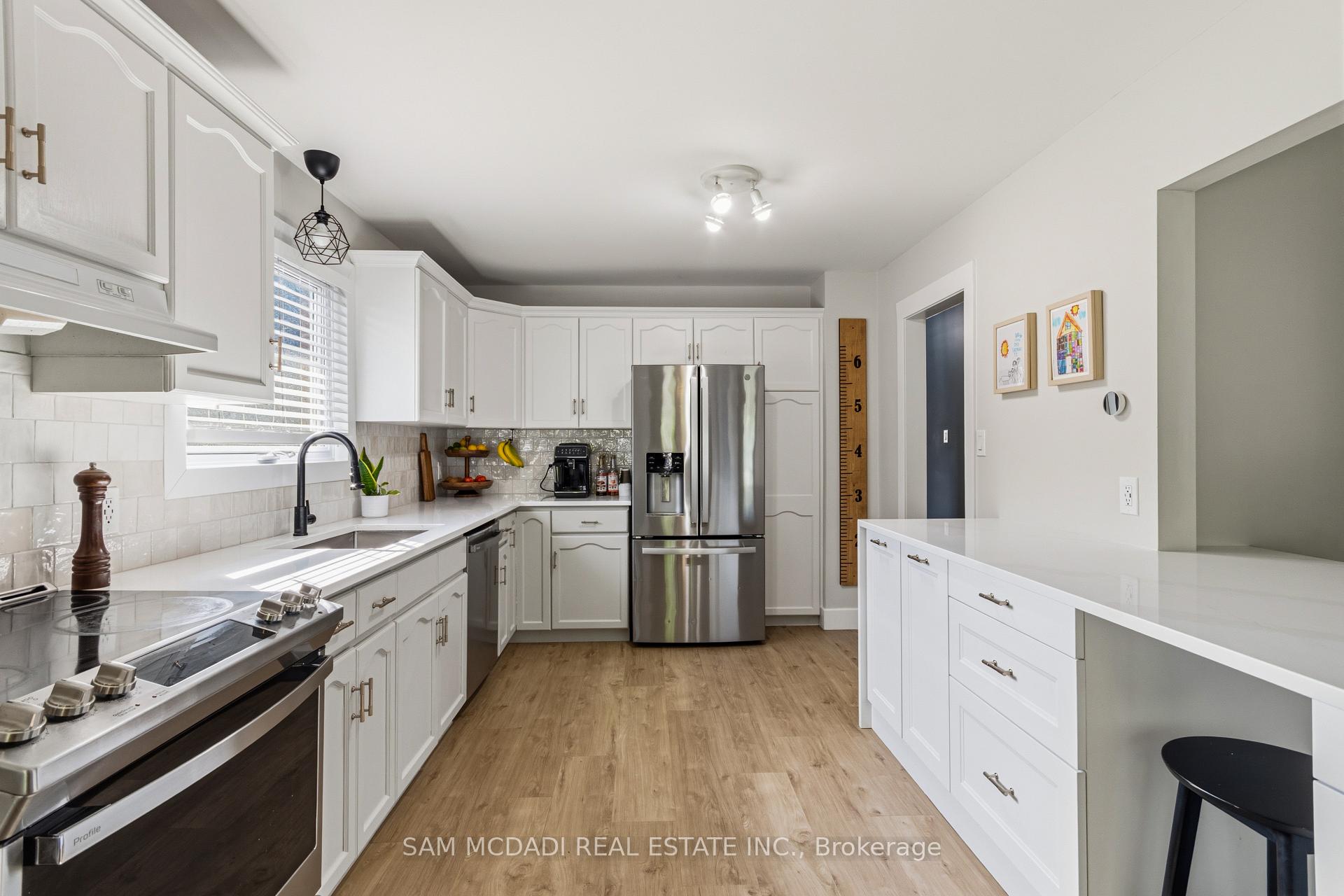 Photo 12 of 32 Milverton Close, Hamilton, Waterdown — HOMEH