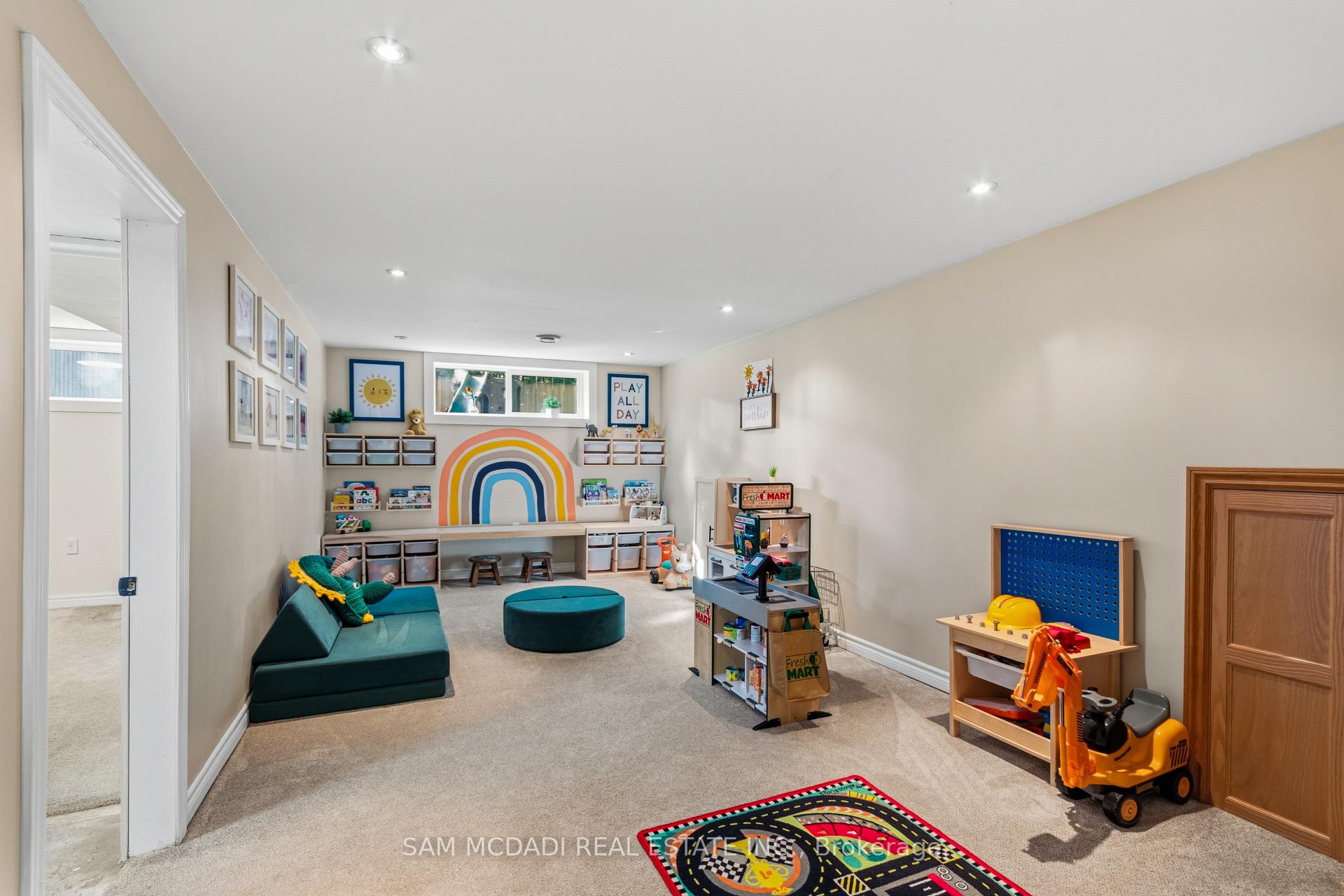 Photo 28 of 32 Milverton Close, Hamilton, Waterdown — HOMEH