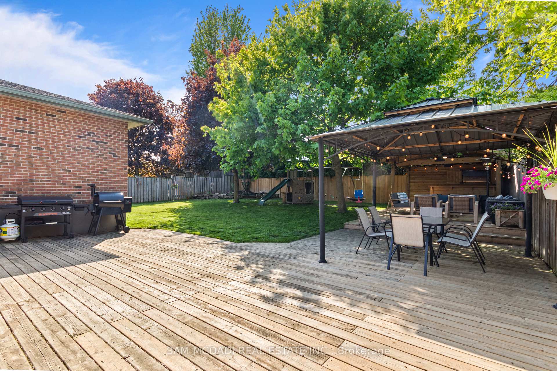 Photo 37 of 32 Milverton Close, Hamilton, Waterdown — HOMEH