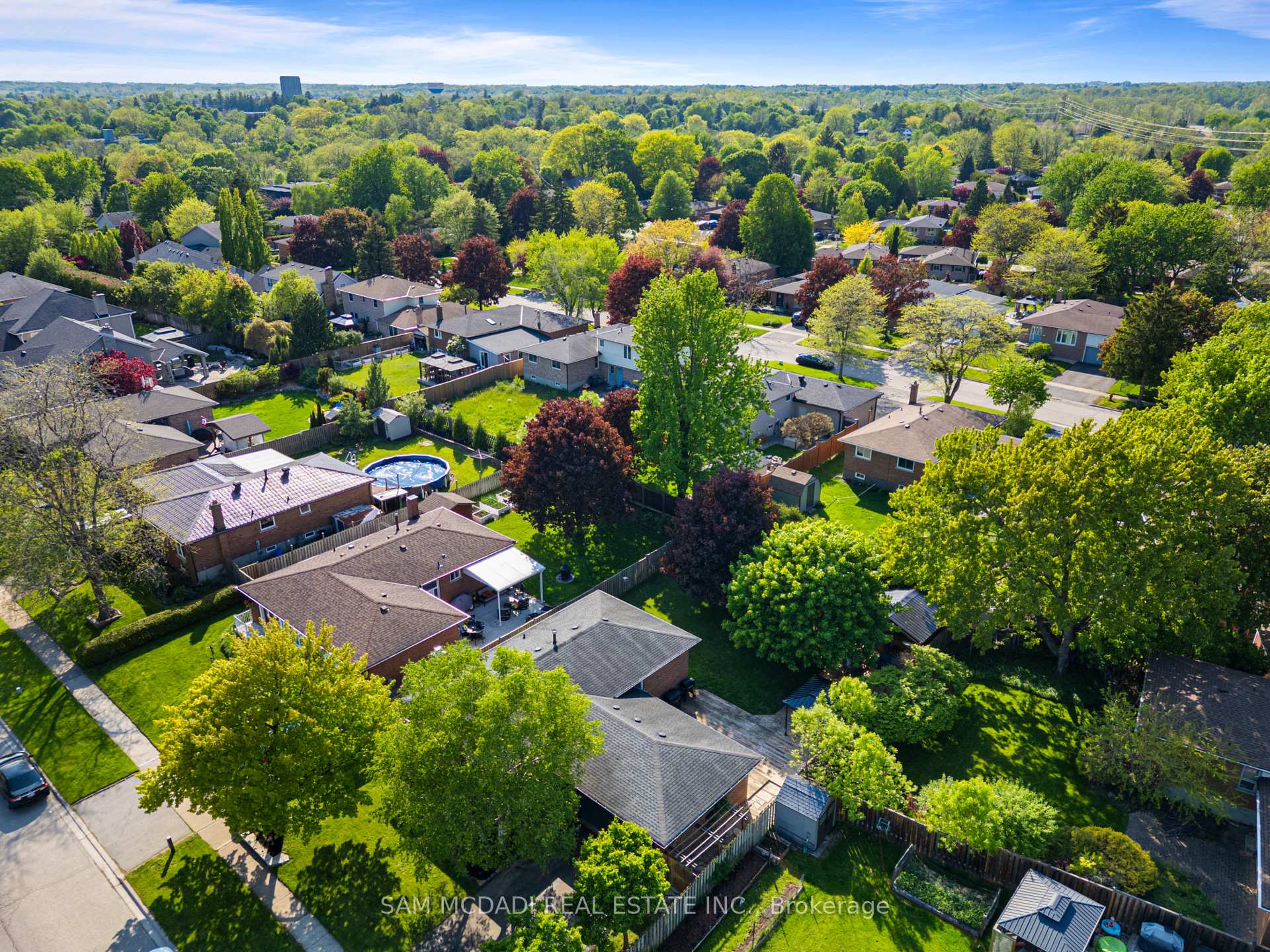 Photo 49 of 32 Milverton Close, Hamilton, Waterdown — HOMEH
