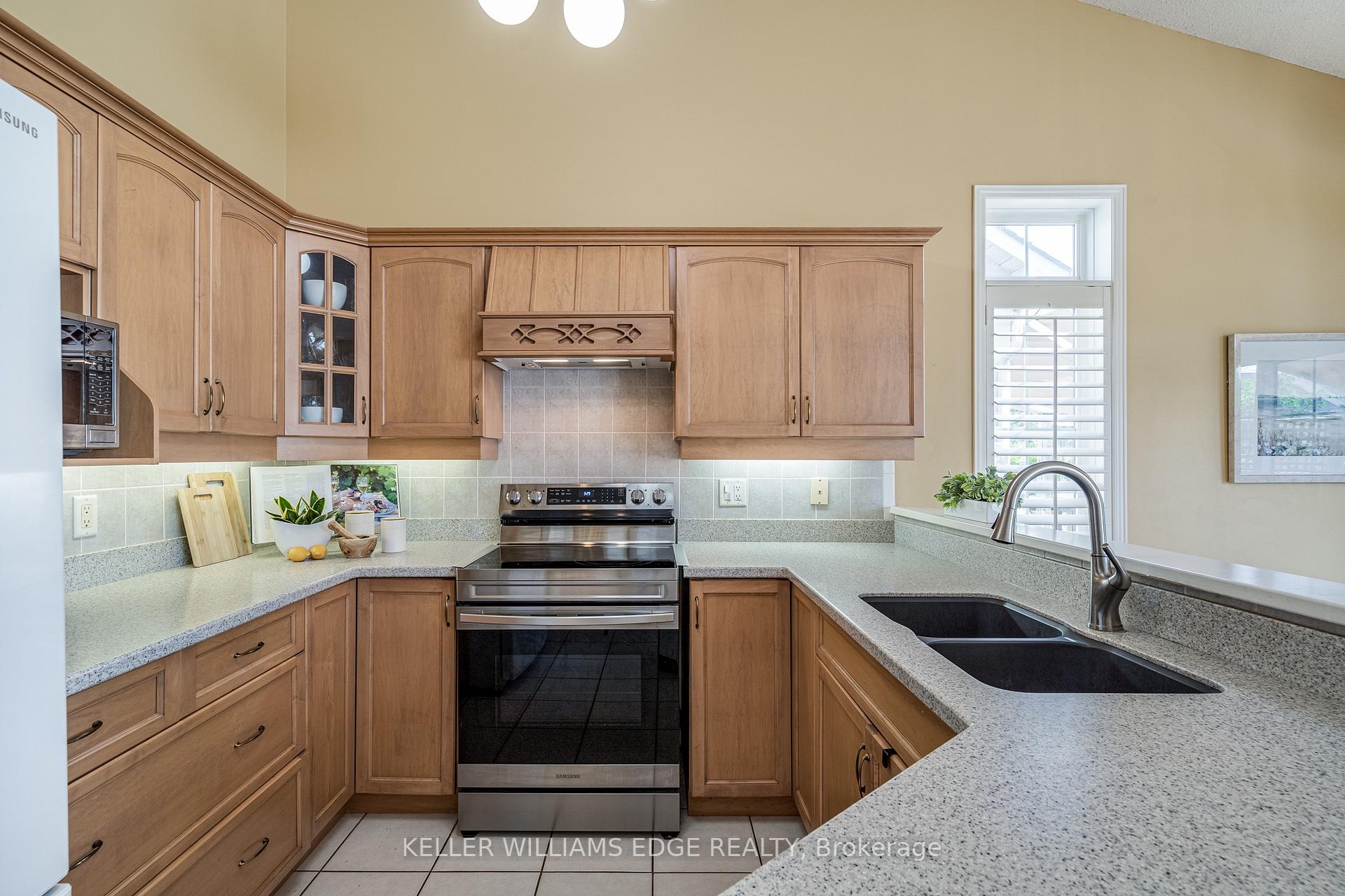 Photo 16 of Unit 13, 2278 Turnberry Road, Burlington, Rose — HOMEH