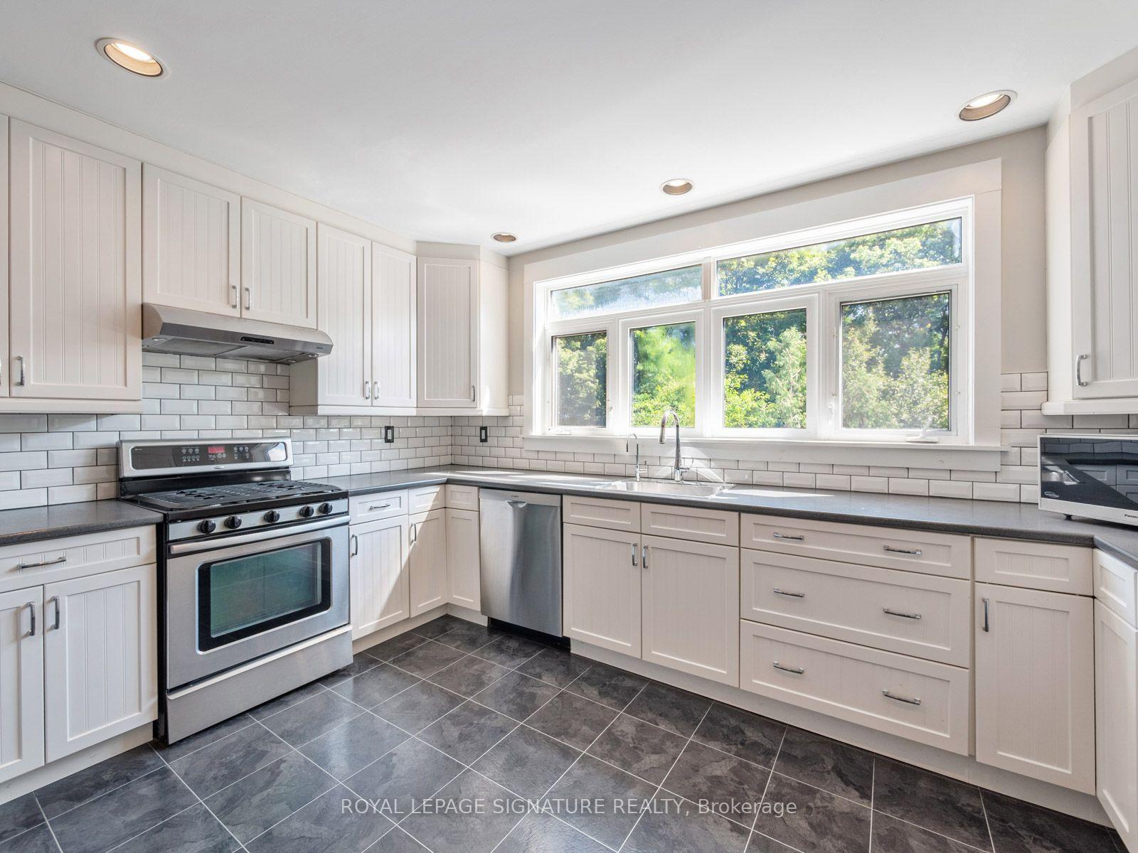 Photo 10 of 111 Pickering Street, Toronto, East End-Danforth — HOMEH