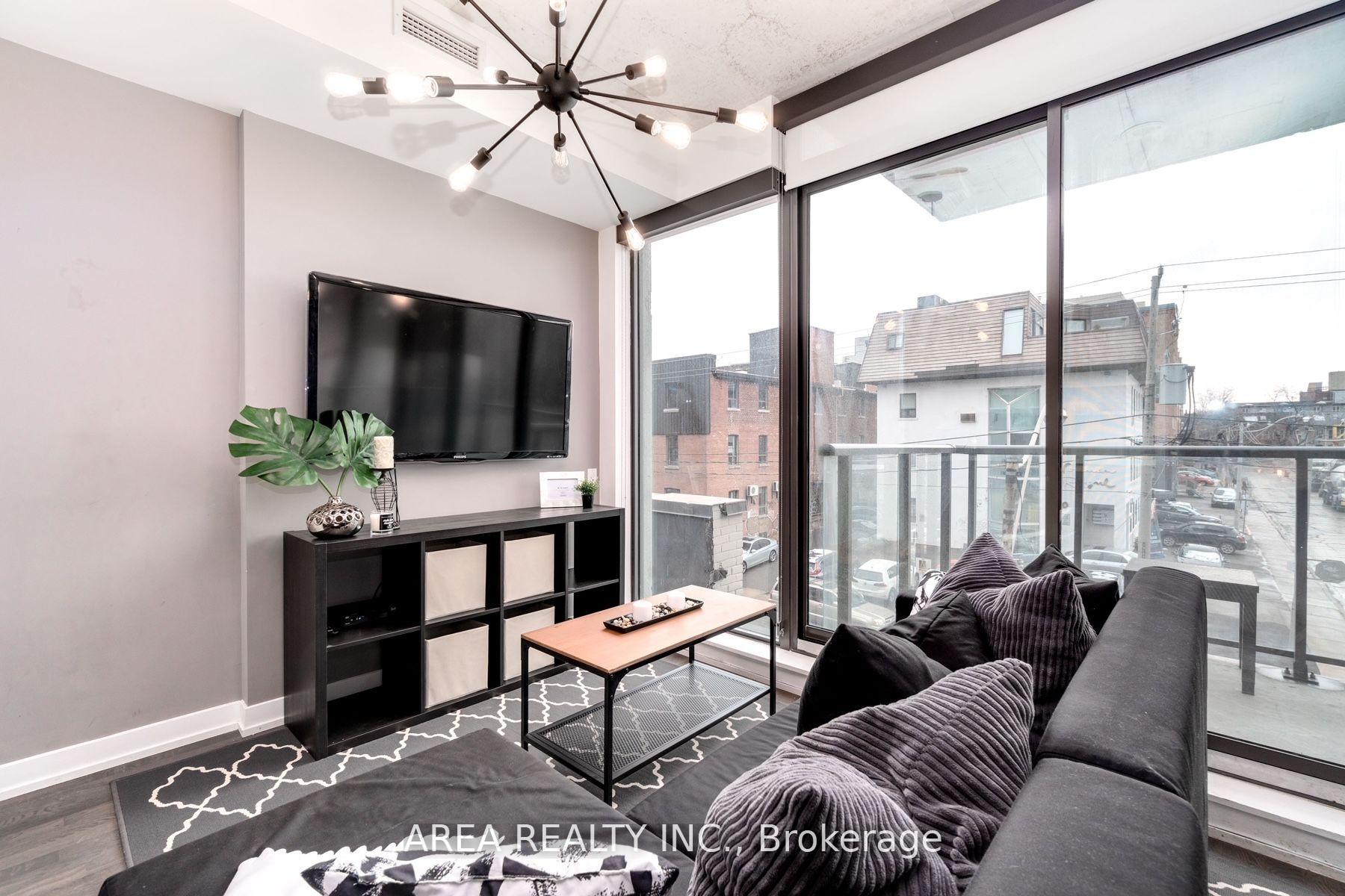 Front of Unit 334, 461 adelaide Street W