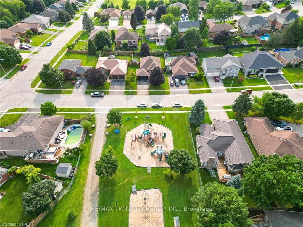 Photo 4 of 49 King William Street, Brant, South Dumfries — HOMEH