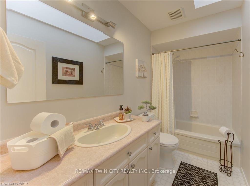 Photo 13 of 49 King William Street, Brant, South Dumfries — HOMEH
