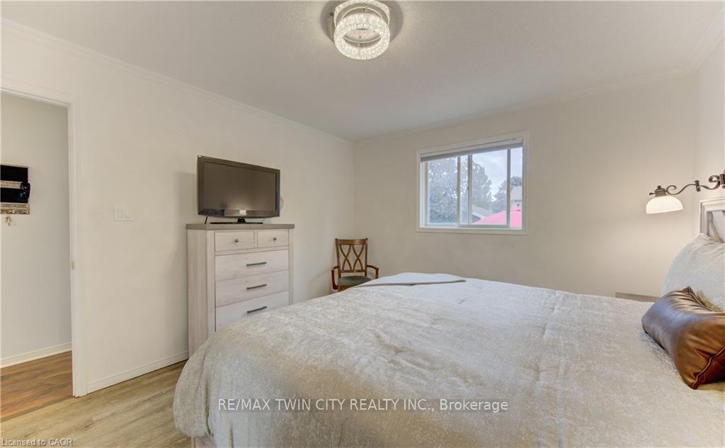 Photo 17 of 49 King William Street, Brant, South Dumfries — HOMEH