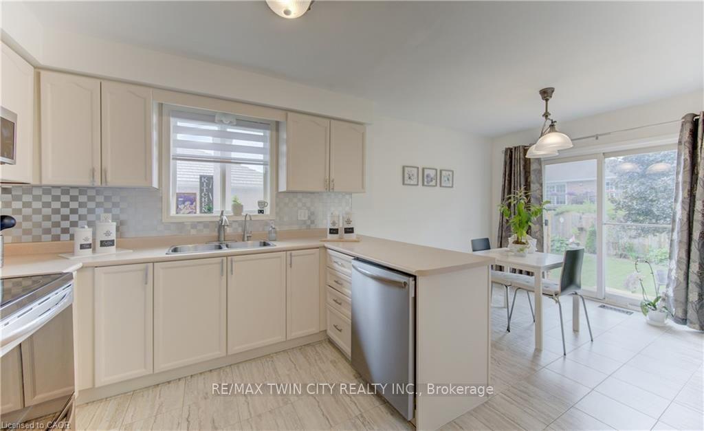 Photo 20 of 49 King William Street, Brant, South Dumfries — HOMEH