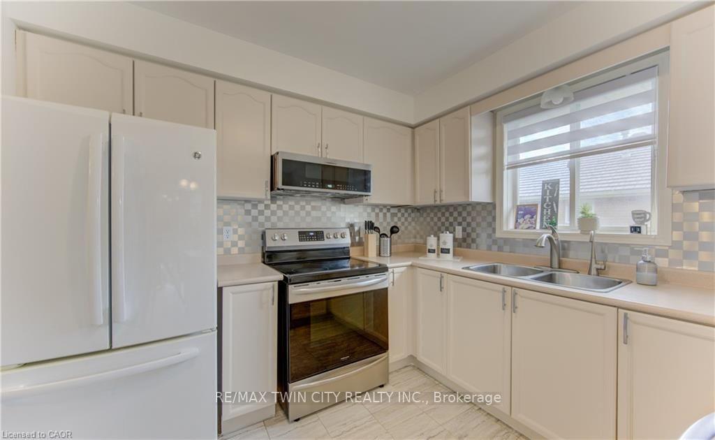 Photo 22 of 49 King William Street, Brant, South Dumfries — HOMEH