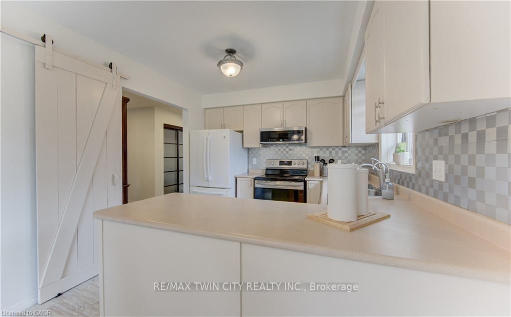 Photo 25 of 49 King William Street, Brant, South Dumfries — HOMEH
