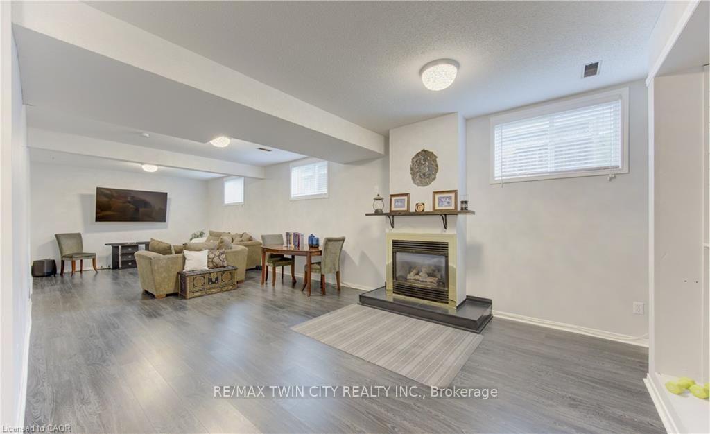 Photo 26 of 49 King William Street, Brant, South Dumfries — HOMEH