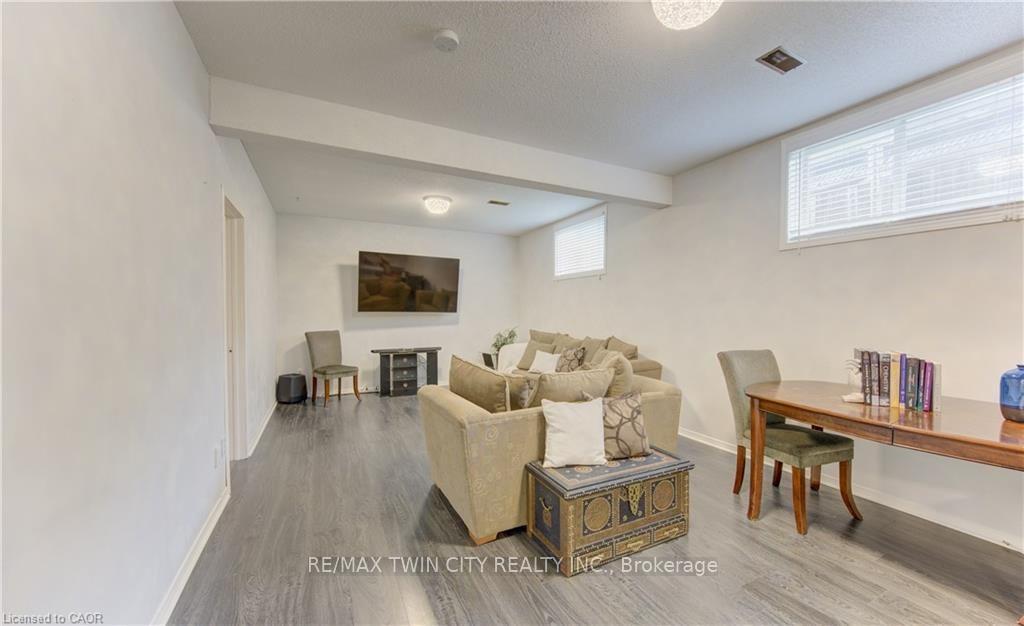 Photo 28 of 49 King William Street, Brant, South Dumfries — HOMEH