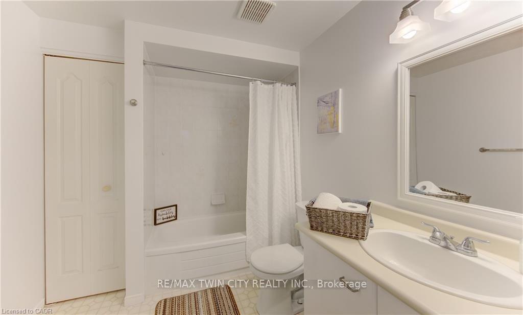 Photo 30 of 49 King William Street, Brant, South Dumfries — HOMEH