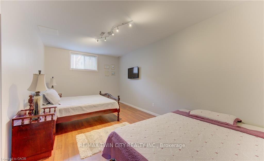 Photo 31 of 49 King William Street, Brant, South Dumfries — HOMEH