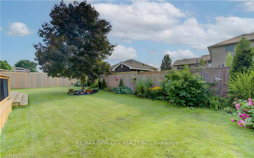 Photo 34 of 49 King William Street, Brant, South Dumfries — HOMEH