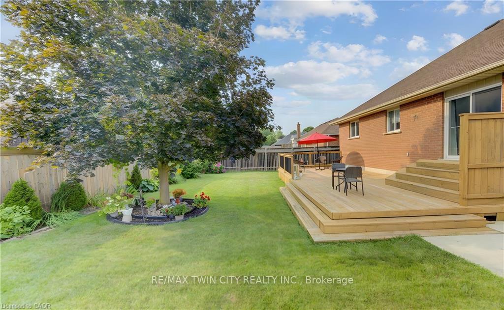 Photo 39 of 49 King William Street, Brant, South Dumfries — HOMEH