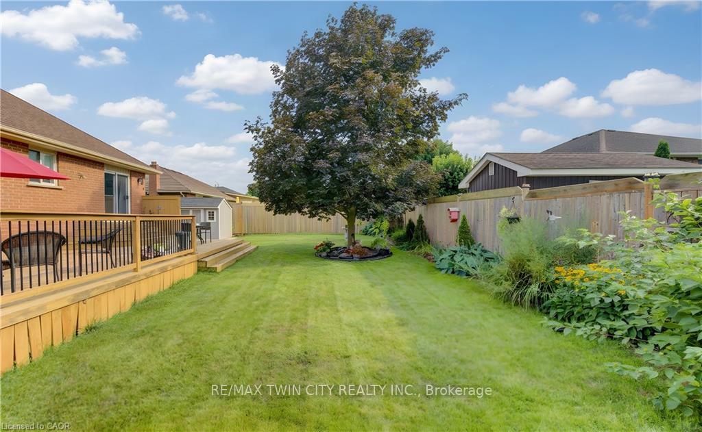 Photo 40 of 49 King William Street, Brant, South Dumfries — HOMEH