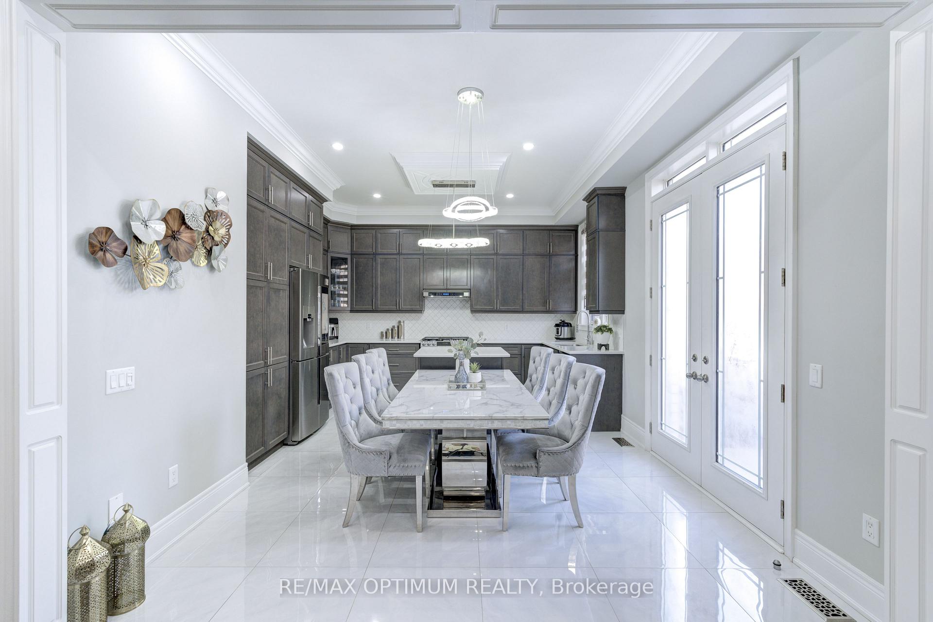 Photo 10 of 8 Lyle Way, Brampton, Credit Valley — HOMEH