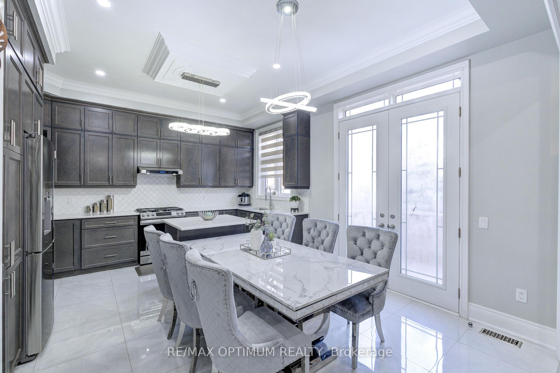 Photo 11 of 8 Lyle Way, Brampton, Credit Valley — HOMEH