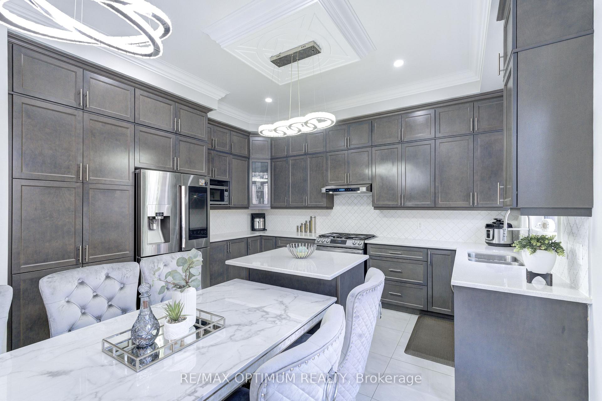 Photo 12 of 8 Lyle Way, Brampton, Credit Valley — HOMEH