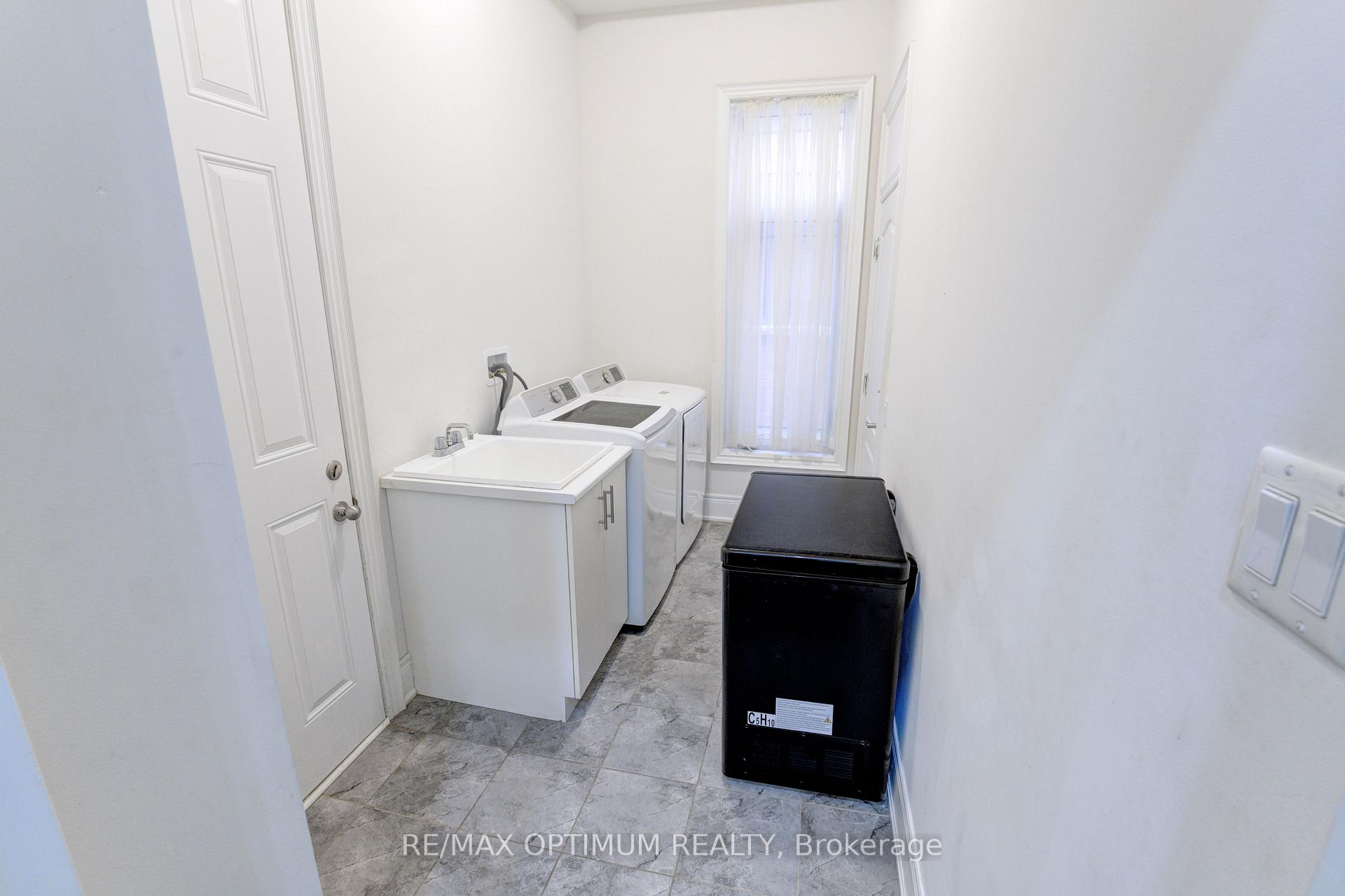 Photo 16 of 8 Lyle Way, Brampton, Credit Valley — HOMEH