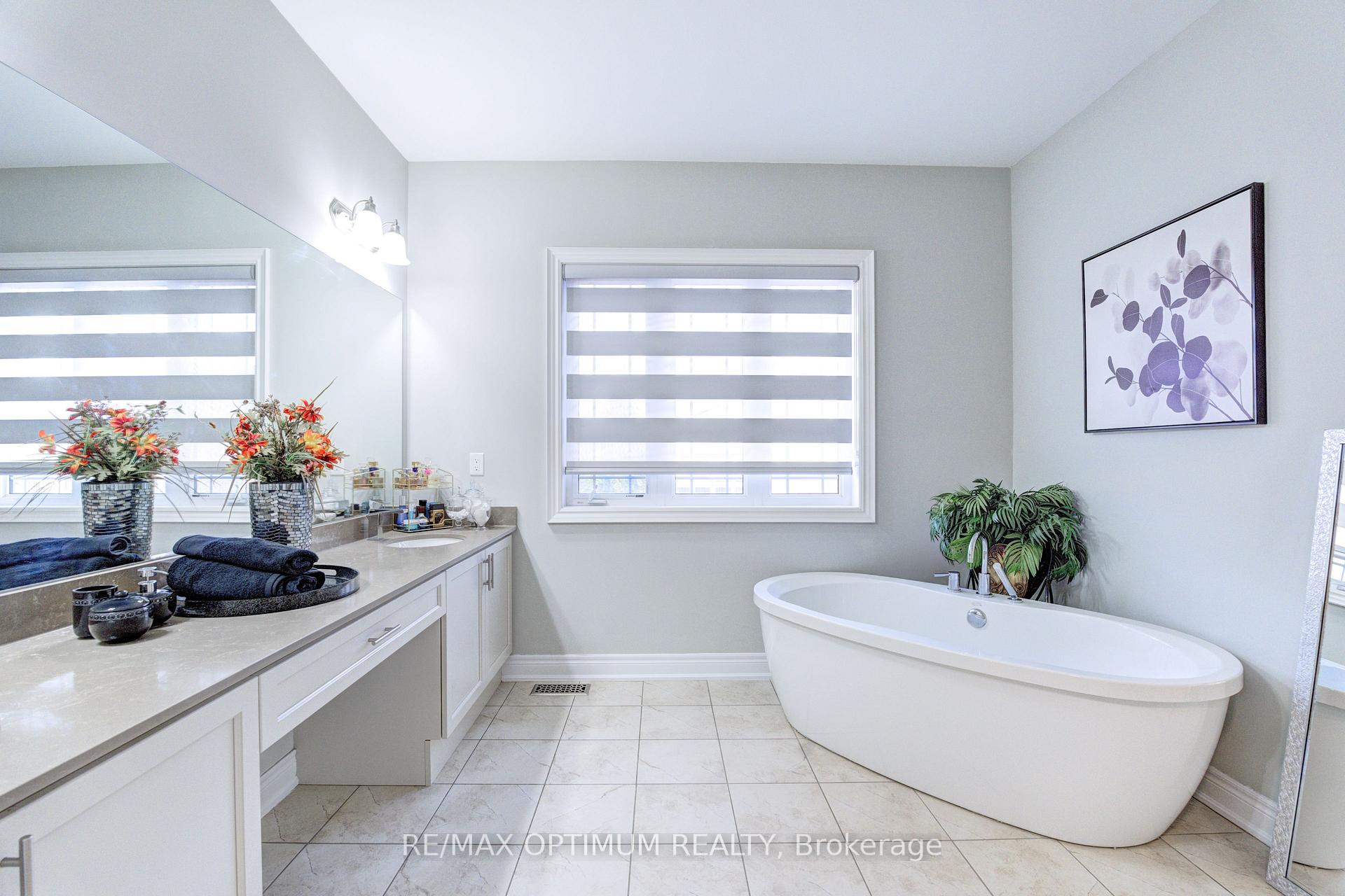 Photo 21 of 8 Lyle Way, Brampton, Credit Valley — HOMEH