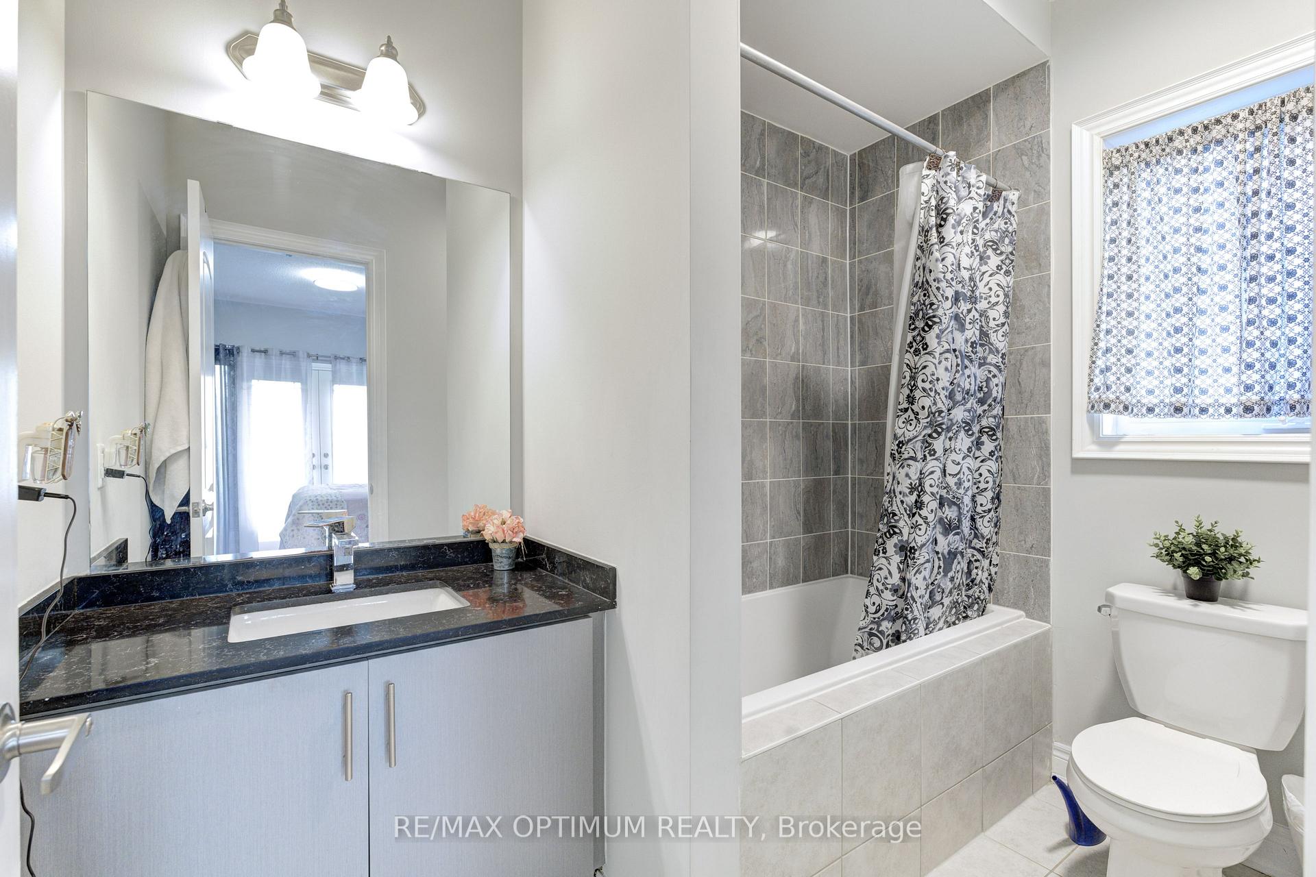 Photo 31 of 8 Lyle Way, Brampton, Credit Valley — HOMEH