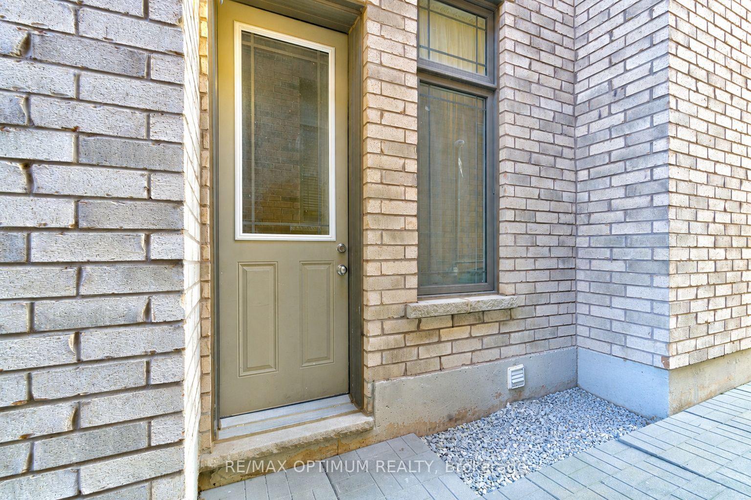Photo 33 of 8 Lyle Way, Brampton, Credit Valley — HOMEH
