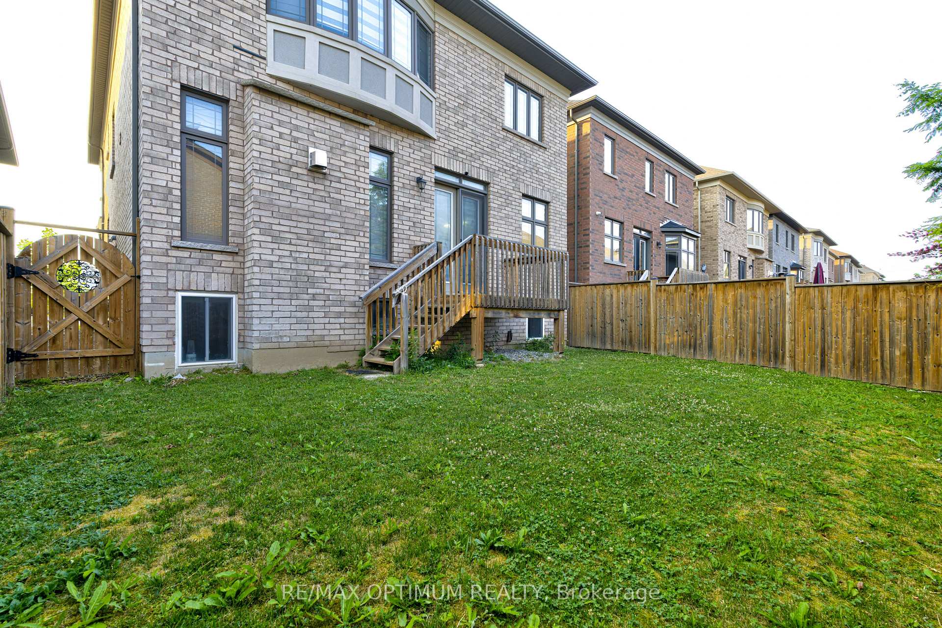 Photo 46 of 8 Lyle Way, Brampton, Credit Valley — HOMEH
